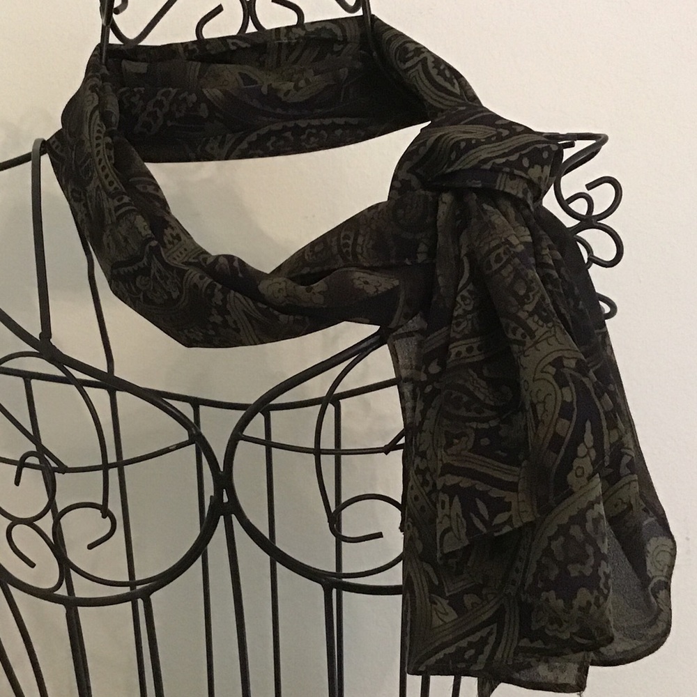 Black and green scarf.